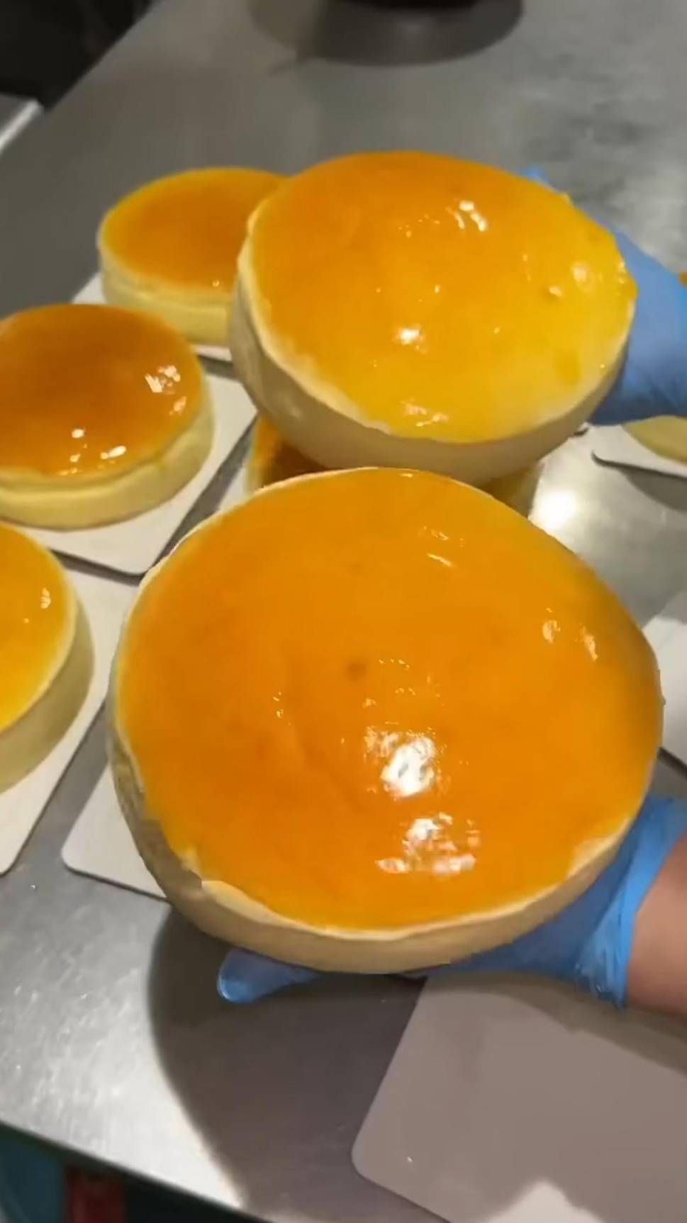 Мягкие тортики с вареньем #shorts #торт #варенье смотреть онлайн