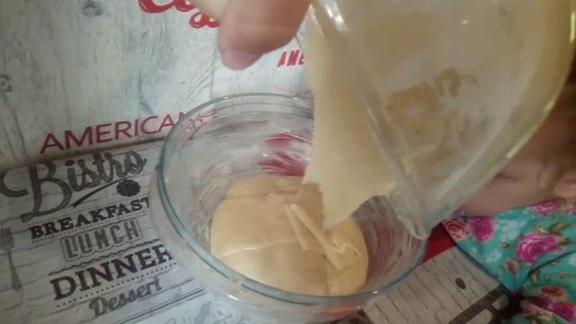 Готовим вместе с дочкой. Самый простой пирог со сметанным кремом смотреть онлайн