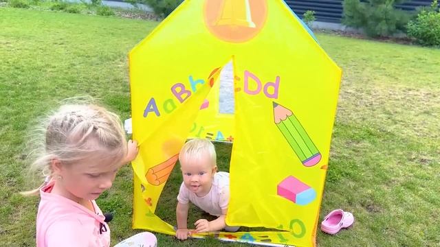 СОФИЯ И НИКА ИДУТ В ШКОЛУ. СОФУНЬЯ ШАЛУНЬЯ смотреть онлайн