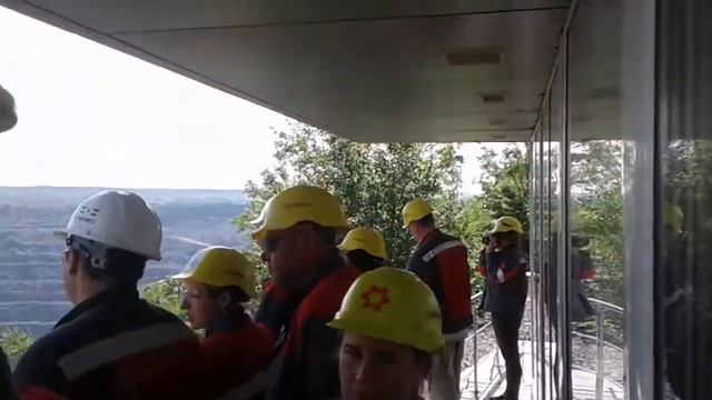 Один из крупнейших в мире карьеров по добыче железной руды. Кривой Рог. смотреть онлайн