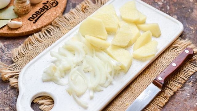 Овощное рагу с кабачками и тушенкой