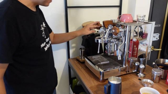 [早安] 咖啡豆真的要放一下才會比較好喝 смотреть онлайн