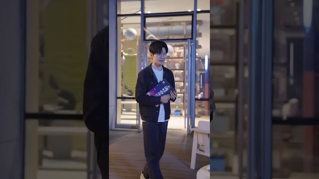 【被甩後我的首富身分曝光了】物價貶值十萬倍，豪車豪宅統統十元，小夥兒憑藉20萬成為世界首富，坐擁7個老婆暢玩世界...#热血 #男频 #玄幻 #短剧 смотреть онлайн