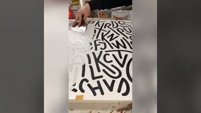 Оригинальное украшение стен своими руками с помощью трафаретов!