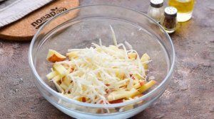 Салат с сельдереем, ананасом и яблоками