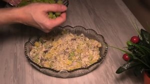Салат из скумбрии с сельдереем