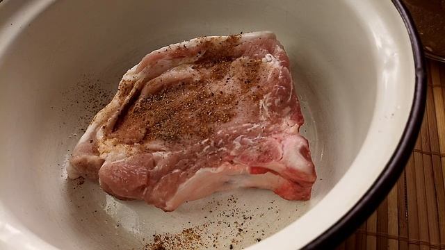 Свиная корейка на косточке, с апельсином в духовке. смотреть онлайн