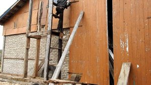 28.09.2017 (как одному навесить тяжёлую и громоздкую створку ворот на крюки)