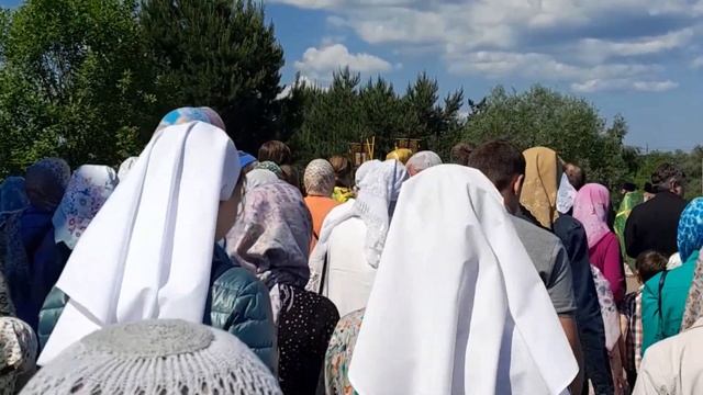 Сестры милосердия с настоятелем в Можайский Лужецкий Ферапонтов монастырь. Крестный ход.
