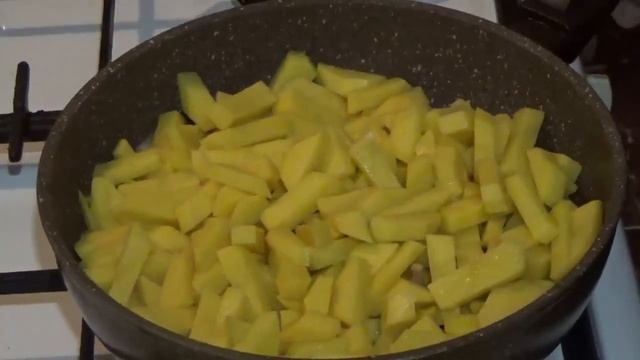 Как вкусно пожарить картофель на сковороде с салом