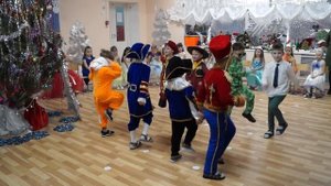 Танец мальчиков Марш гусаров - рыцарей на Новогоднем утреннике в детском саду