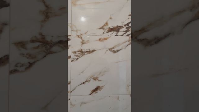 Плитка под мрамор для ванной. Дорого-богато? Или уже не современно?