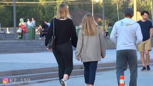 БЕРУ ДЕВУШЕК ЗА РУКУ / реакция людей на ПРАНК