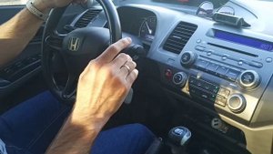 Как переключать передачи на механике без сцепления?