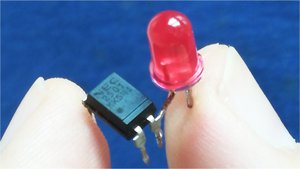 Как ПРОВЕРИТЬ ОПТРОН просто подключи батарейку к Оптопаре и ты увидишь сам