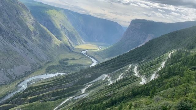 Горный перевал Кату Ярык Республика Алтай. Долина Реки Чулышман