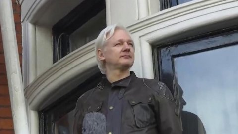 Суд в Лондоне выдал ордер на экстрадицию в США основателя WikiLeaks Джулиана Ассанжа