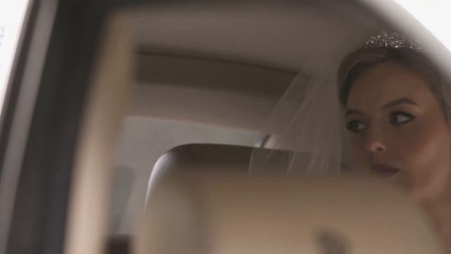 Traditional English Wedding at Coworth Park смотреть онлайн