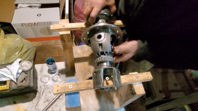 Как убрать люфт#стуки#РедукторMercedes#W123#Дифференциал смотреть онлайн