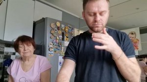 Зажевало карточку! Гоняю маму по лестнице