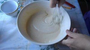 Вкусный  бисквитный пирог с вишней.  Самый простой рецепт бисквита.