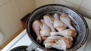 Как потушить голень цыплёнка-бройлера вкусно и просто.