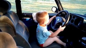 Ребенок за рулем автомобиля