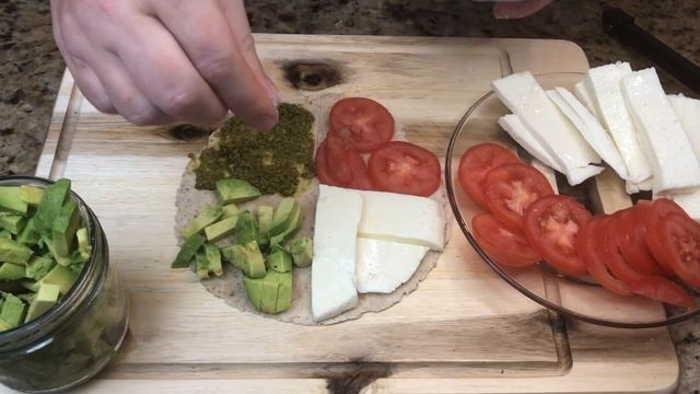 Мексиканская кухня - кесадилья с сыром за 5 минут. Вкусный и быстрый завтрак для детей и взрослых. смотреть онлайн