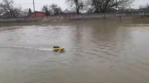 Удержание точки прикормочным корабликом MICROBOAT с автопилотом на сильном течении.