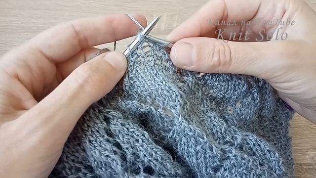 Три петли вместе лицевой с центральной петлёй сверху. Вязание спицами. Knit Solo смотреть онлайн