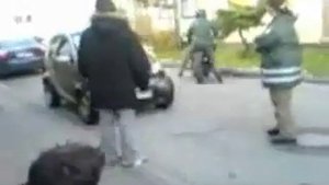 полицейский на скутере