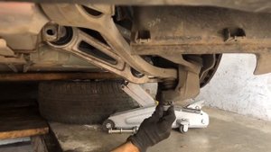 Ремонт Tesla Model S в Гараже. Замена рычагов передней подвески.