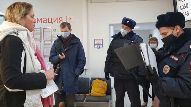 "Мы требуем от Собянина пройтись по всем горячим точкам Москвы!" [Выселение многодетной семьи] смотреть онлайн