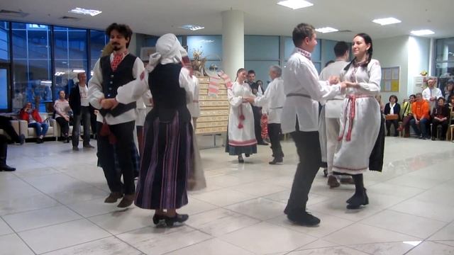 Гурт "GUDA" - традыцыйныя беларускія і іншыя народныя танцы у зале беларускай літаратуры.