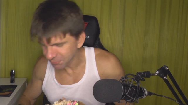 Эрик Датский ASMR Eating Ем торт Киевский смотреть онлайн