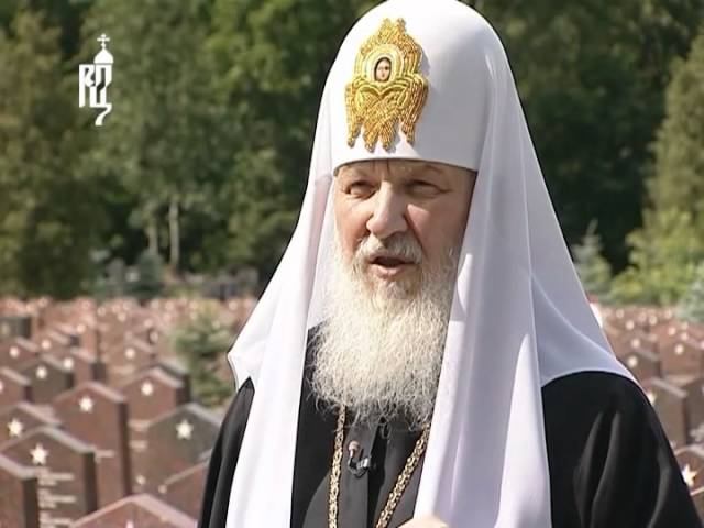 Патриарх в ауле. Патриарх русской православной церкви в 2002 году. Патриарх в каске.