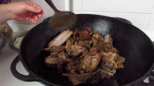 БАРАНЬИ РЕБРЫШКИ с луком. Быстрый и очень вкусный ужин. Мужская Кухня.
