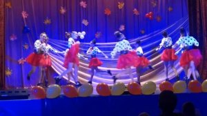 Танец "Я Шагаю По Москве"