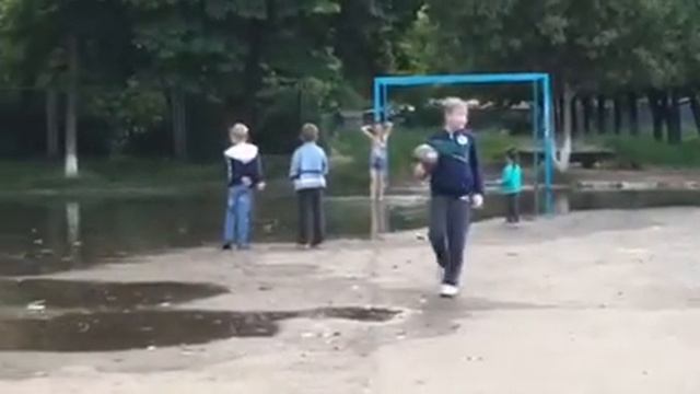 Купание в луже