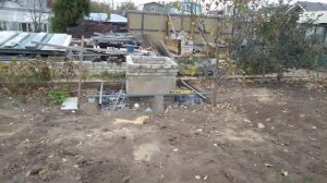 Ремонт старого бетонного колодца своими руками.Отсыпаю отмостку и набиваю сетку.