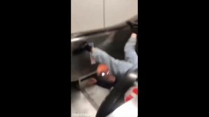 Как правильно спускаться по эскалатору в метро