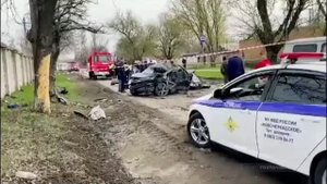 18.04.21. В Новочеркасске Hyundai с подростками влетел в дерево/ ДТП(авария)