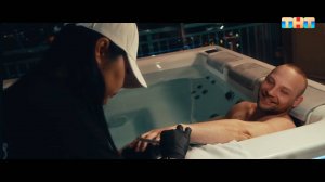 «Сереге в джакузи ногти пилили»: стилисты поработали с народной командой шоу «Выжить в Дубае»