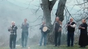 Дедушки танцуют в горах - мем, шаблон