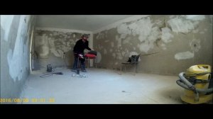 Протягиваем СИЛОВЫЕ КАБЕЛЯ по полу и потолку. Крепим кабель специальными "креплениями в бетон"