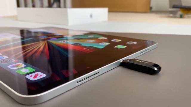 M1 iPad Pro 12.9 Inch (2021) - Unboxing, New Features & Mini LED Display Comparison
