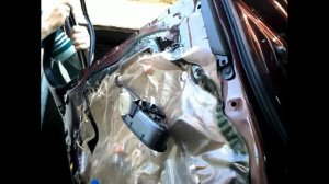 Как снять извлечь заменить стекла задней двери TOYOTA AVENSIS(2011)demontaz zamiana szyby drzwi tyl