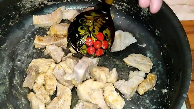 пожарить свинину сочно с луком на сковороде | сочное мясо