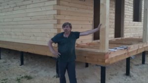 Дом из бруса камерной сушки. Размер 8х10. Отзыв заказчика. Проект с мансардой, террасой и крыльцом