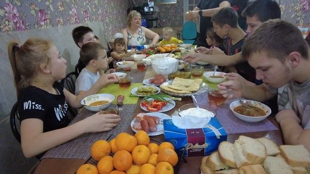 МУКБАНГ  суп Харчо\грузинские лепешки и Большая семья.